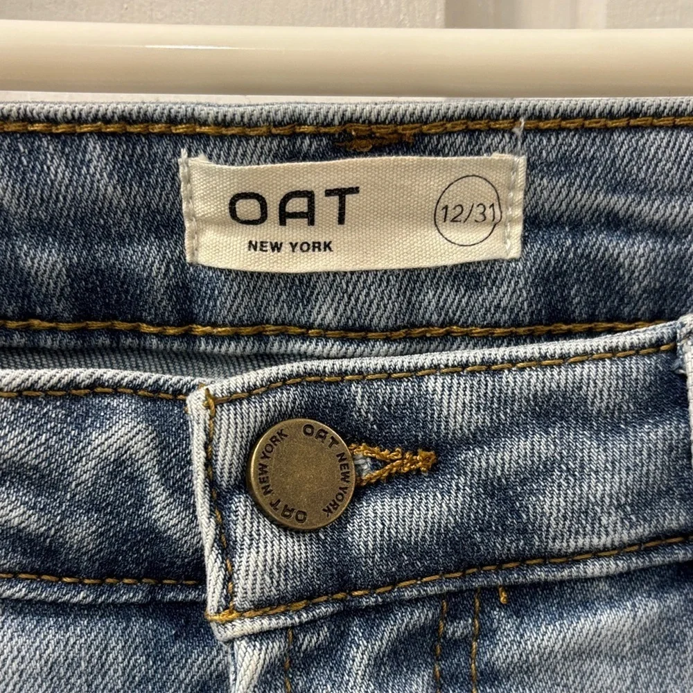 Oat New York Cropped Raw Hem Jeans Size 12/31 Light Wash EUC